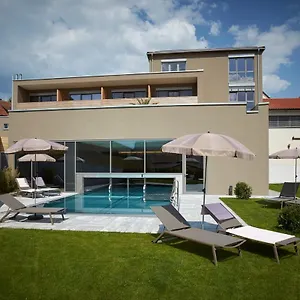 https://landhotel-weisses-ross-illschwang.com-bavaria.com